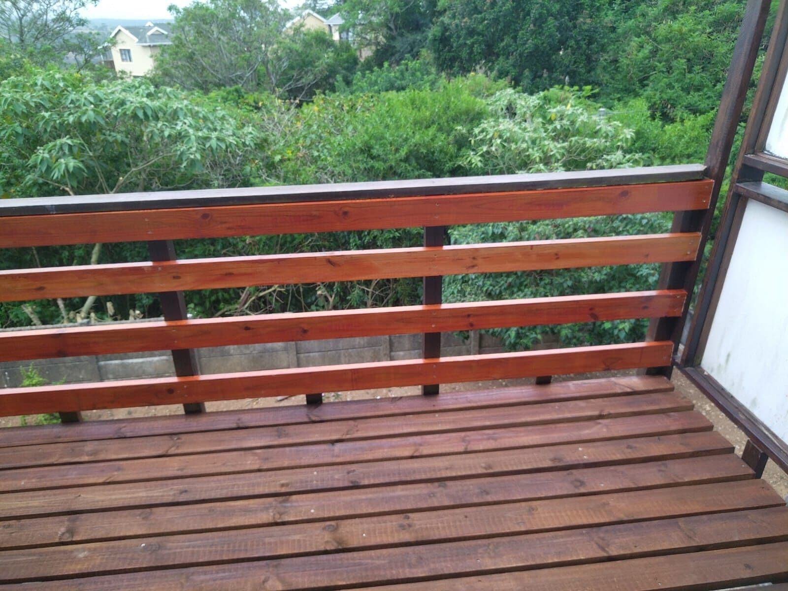 Timber deck and balcony railing built by Elite Home Finishes
